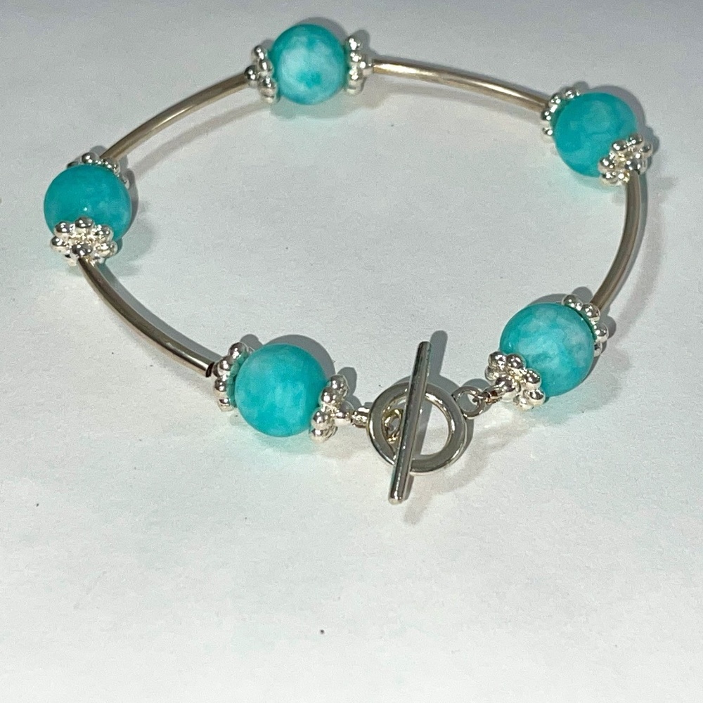 Teal bead and silver tubes bracelet